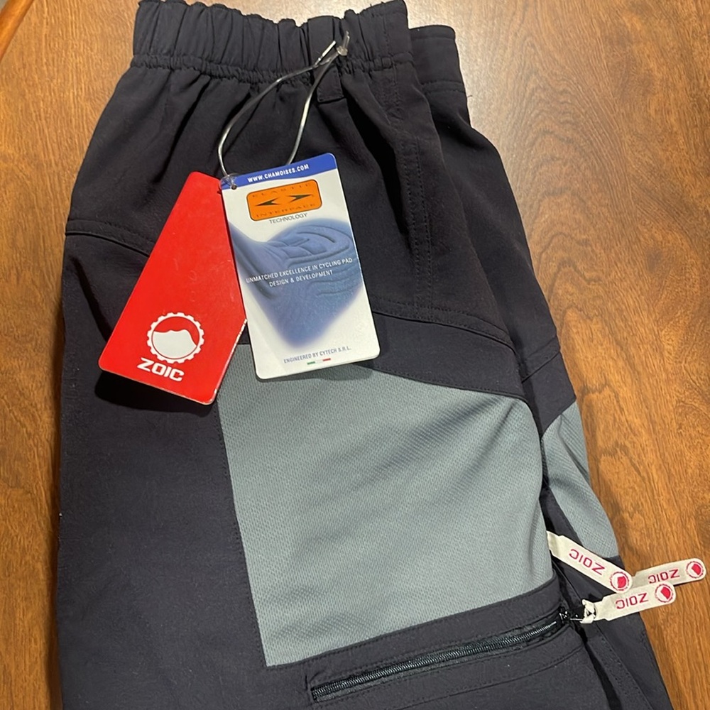ZOIC NWT Men’s  ZOIC  bike shorts